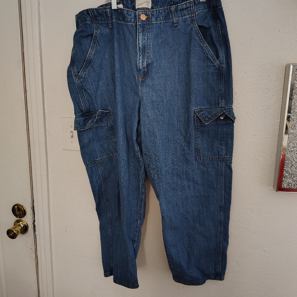 Universal Thread Blue Relaxed Jeans - Picture 2 of 5